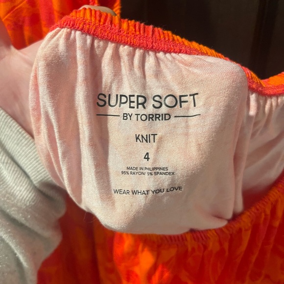 Torrid Orange and Red Floral Off the Shoulder Cropped Top - Picture 6 of 6